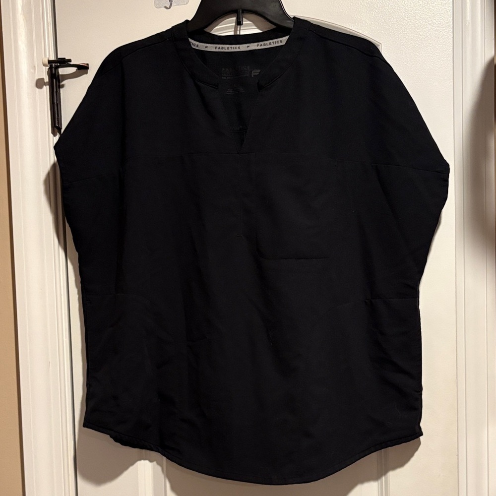 ✨Fabletics Oversized Scrub Top